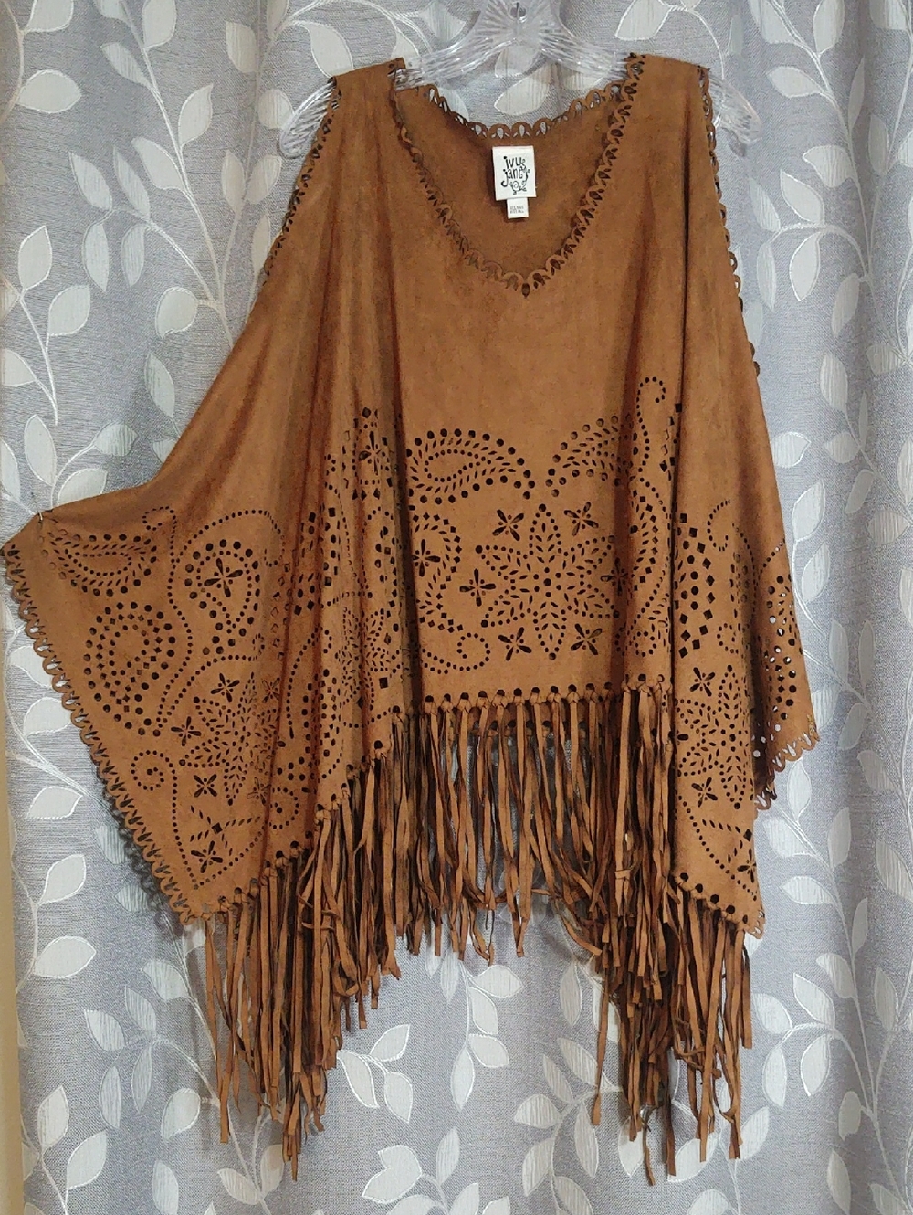 ivy jane Laser-Cut Fringe Poncho in Cognac Brown size OS